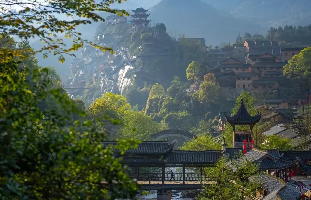 點(diǎn)贊！廣信區(qū)望仙谷景區(qū)入選2024年“風(fēng)景獨(dú)好”旅游名景區(qū)...
